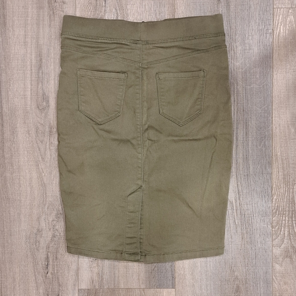 SUZY SHIER Green Pencil Skirt - Picture 2 of 5